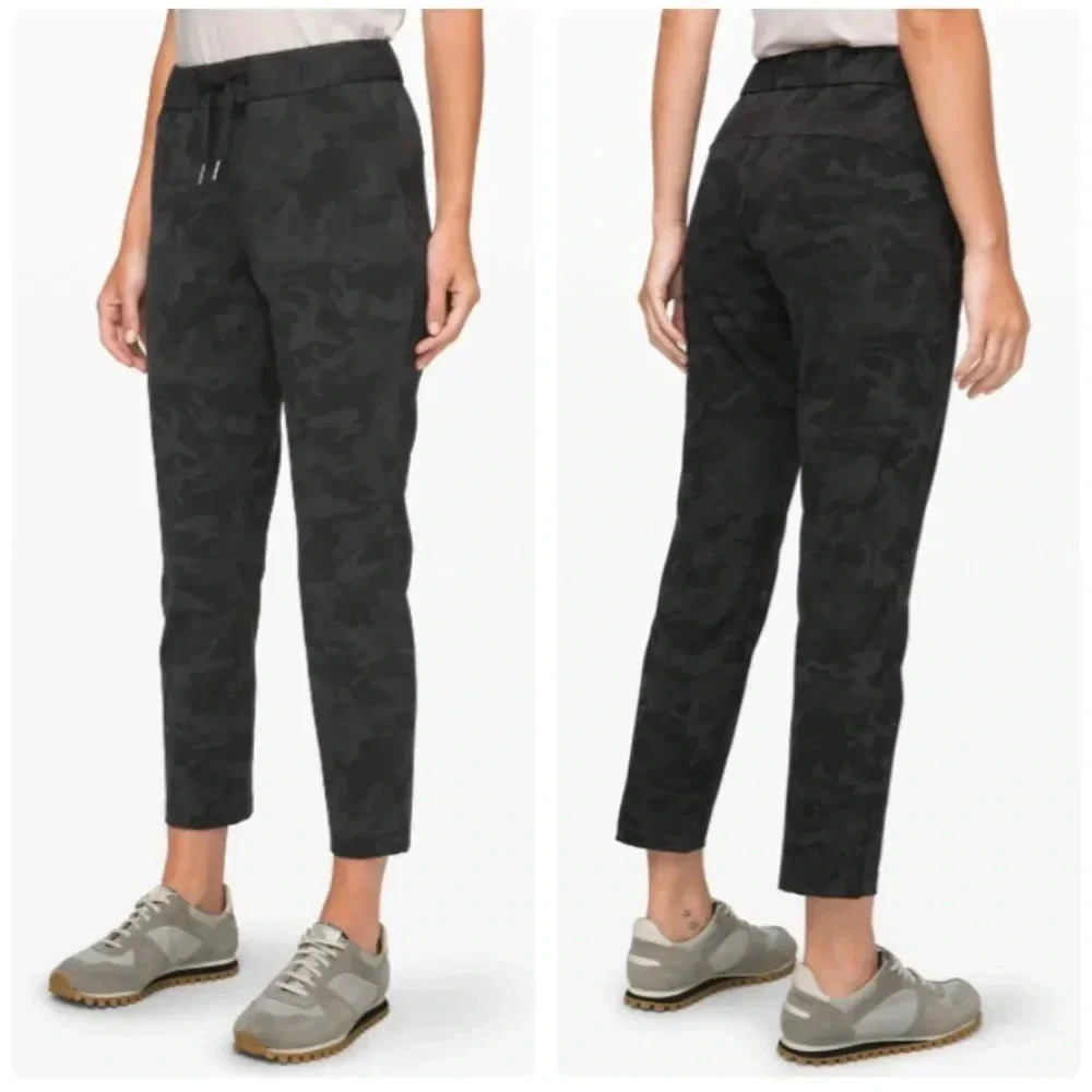 Lululemon On the Fly 7/8 Pant in Incognito Camo Multi Grey Size 8